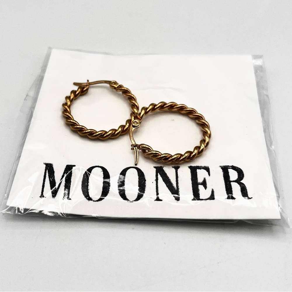 **NEW** Gold Twisted Hoop Earrings